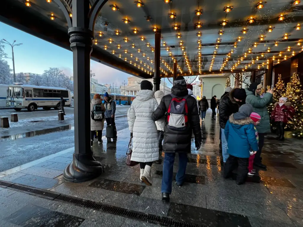 Новогодние праздники 2025-2026 претерпели изменения в связи с ситуацией в стране: как изменится отдых россиян – обновленный график