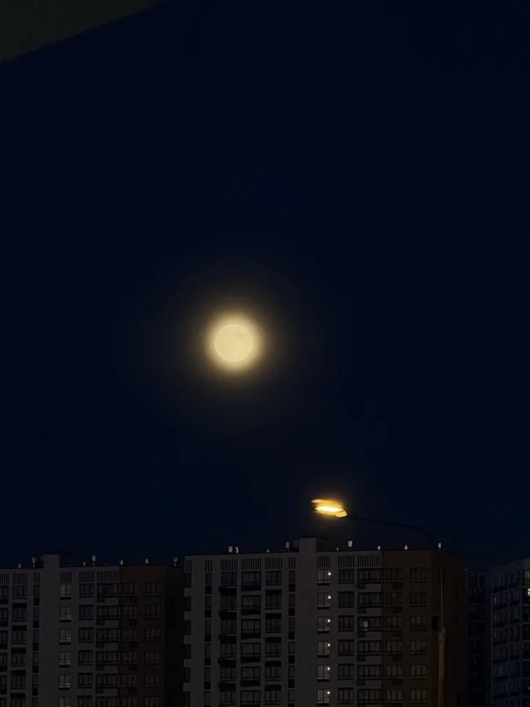 Россияне уже могут наблюдать суперлуние