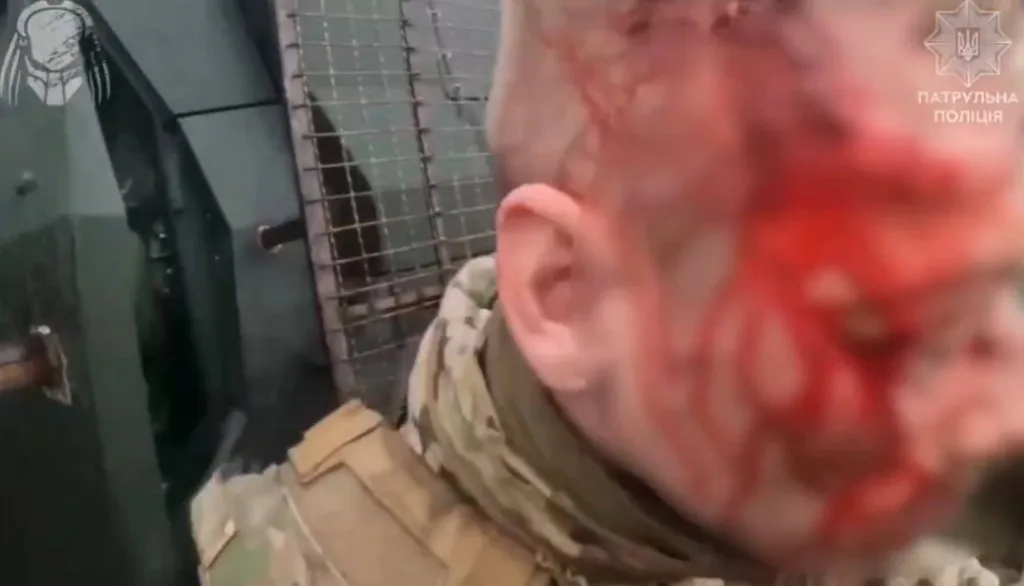 Эвакуация противником раненых из бронеавтомобиля СБА «Новатор» после прилёта FPV-дрона в Константиновке