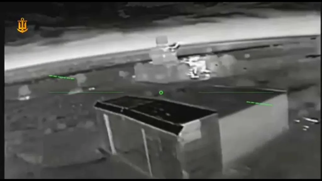 Удары украинских FPV-дронов по арктическому ЗРК «Тор-М2ДТ» и макету ЗРПК «Панцирь-С1», а также последующие удары дронов FP-2 по защитным ангарам и диспетчерской вышке на авиабазе Бельбек в Крыму