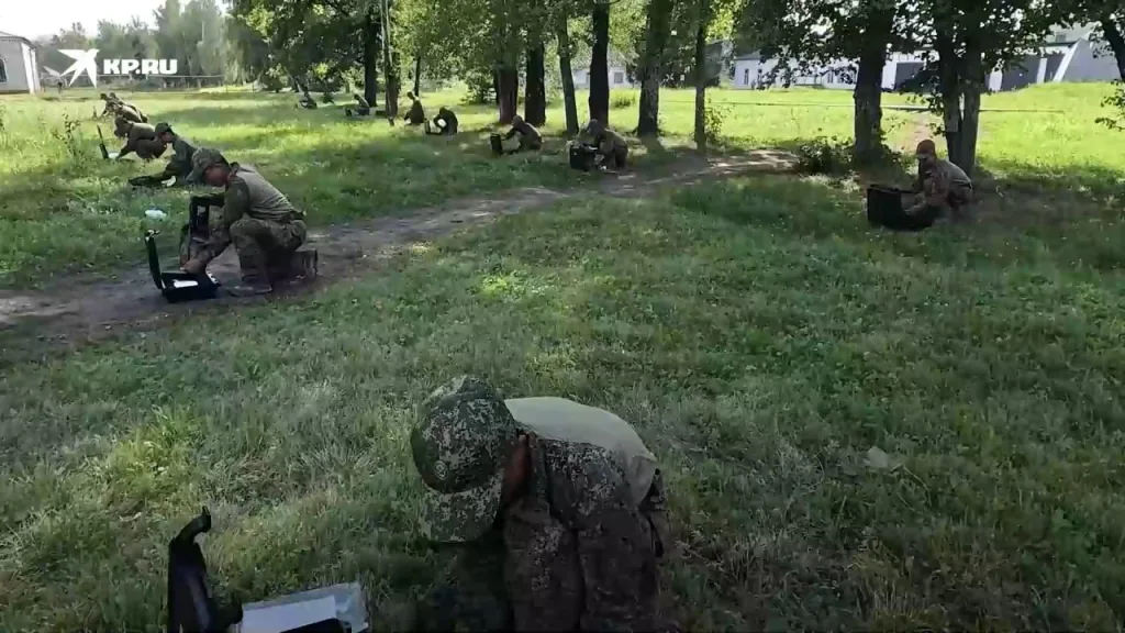 Видео с саперами армии КНДР, принимающими участие в разминировании приграничья Курской области, в ходе чего применяются роботы «Уран-6» и «Сталкер-ИВ»