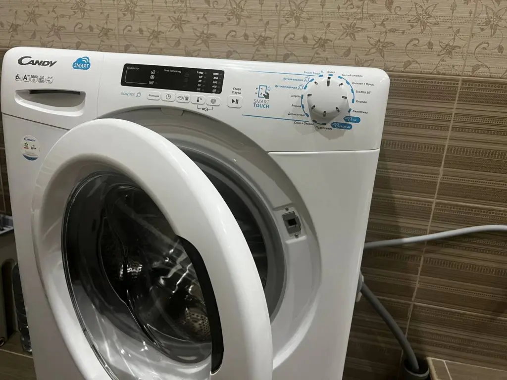 Стакан на стирку и одежда безупречно белая: секрет от прачки, что важно добавить в стиралку вместе с порошком