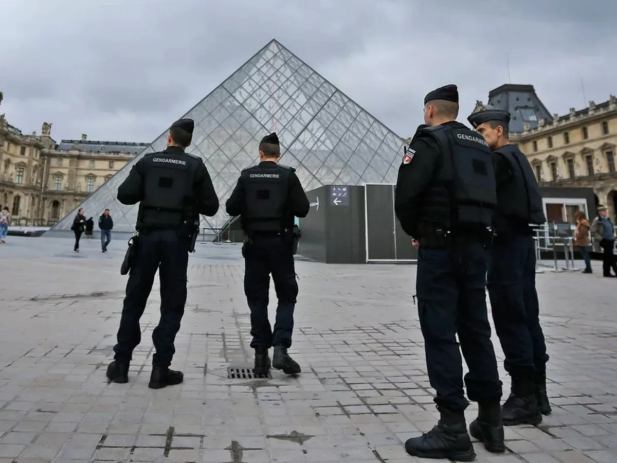 Грабитель Лувра раскрыл информацию об организаторах с «славянским акцентом»0