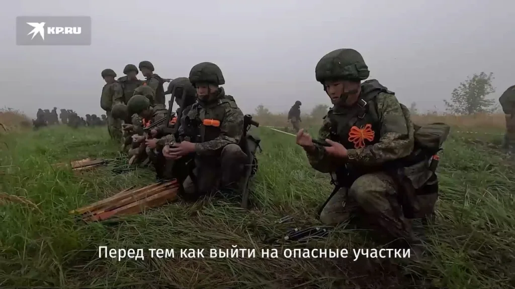 Видео с саперами армии КНДР, принимающими участие в разминировании приграничья Курской области, в ходе чего применяются роботы «Уран-6» и «Сталкер-ИВ»