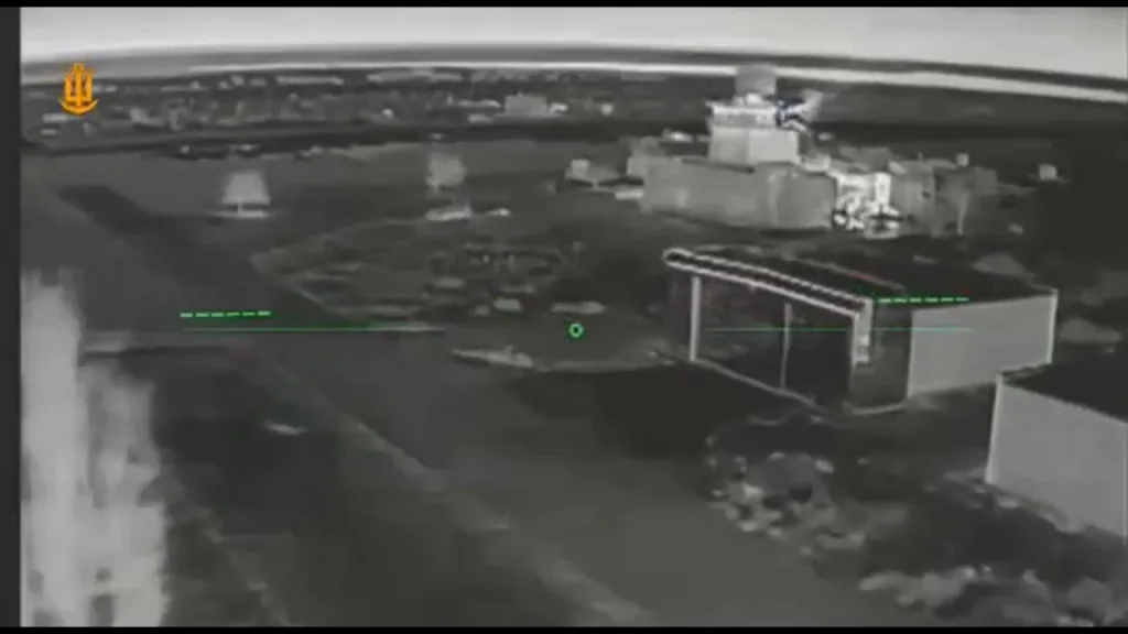 Удары украинских FPV-дронов по арктическому ЗРК «Тор-М2ДТ» и макету ЗРПК «Панцирь-С1», а также последующие удары дронов FP-2 по защитным ангарам и диспетчерской вышке на авиабазе Бельбек в Крыму