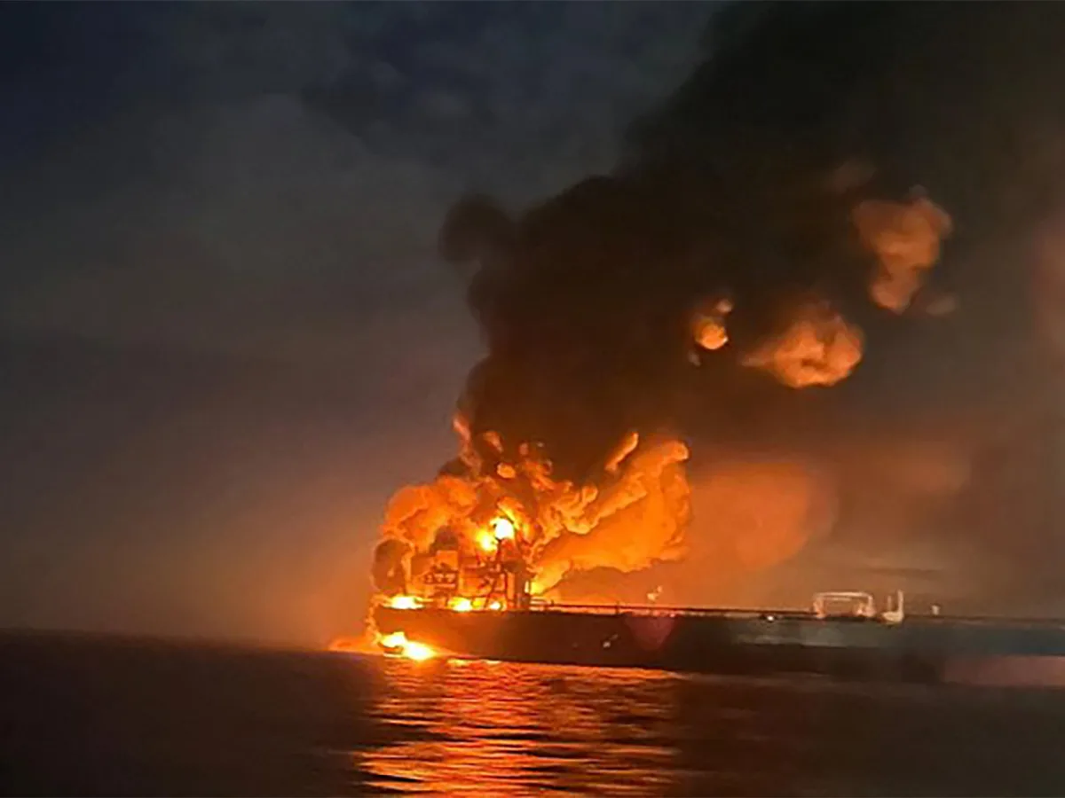 На берегах Турции загорелись два танкера после атаки дронов0