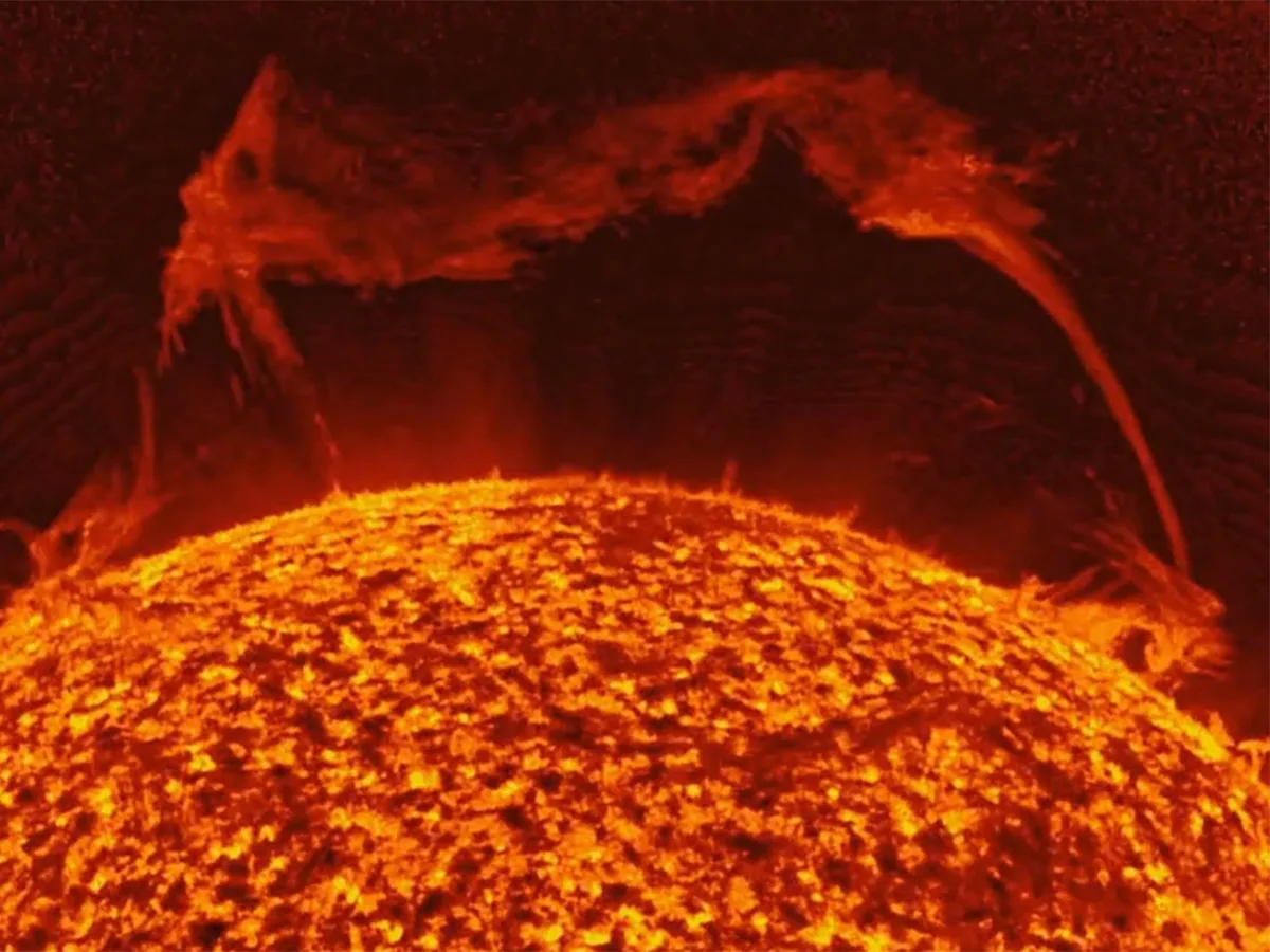 Ученые обнаружили гигантский протуберанец от Солнца размером в 80 раз превышающим Землю0