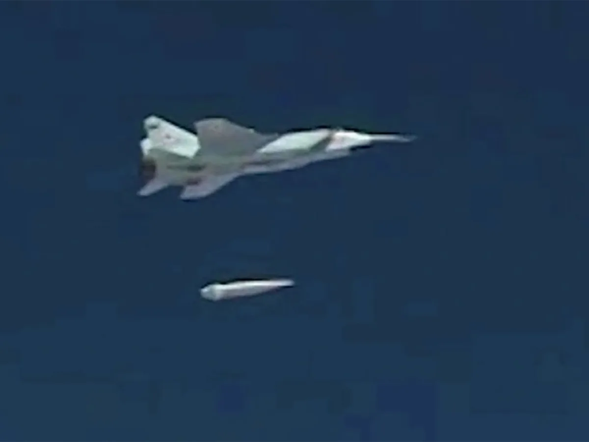 Эпичный запуск «Кинжал» с истребителя МиГ-31 по целям ВСУ летчик снял на видео0