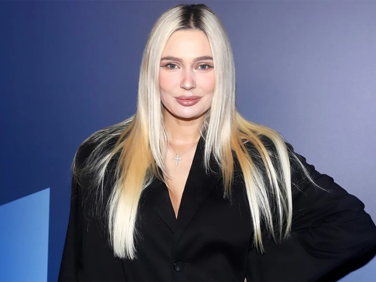 Рудова из «Универа» продемонстрировала свою фигуру в прозрачном бассейне0