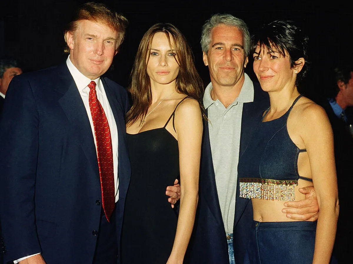 «Конечно, он знал о девушках»: демократы опубликовали письма Эпштейна, где фигурирует Трамп0