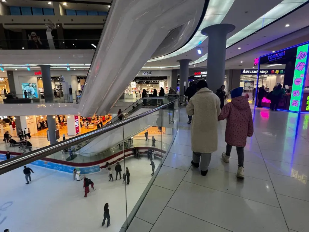 Так больше не носят: 4 ошибки с шапкой, из-за которых даже дорогой пуховик выглядит как с рынка