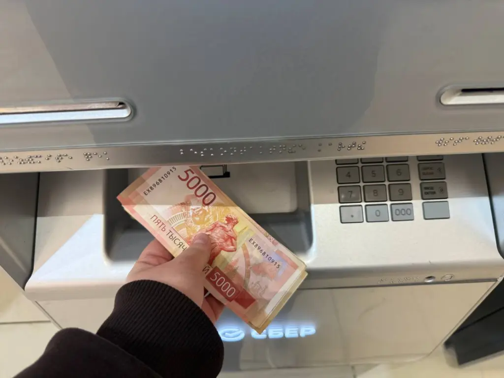 Все накопления в миг станут бумажками: новая волна девальвации сметет все, прямо как в 90-е