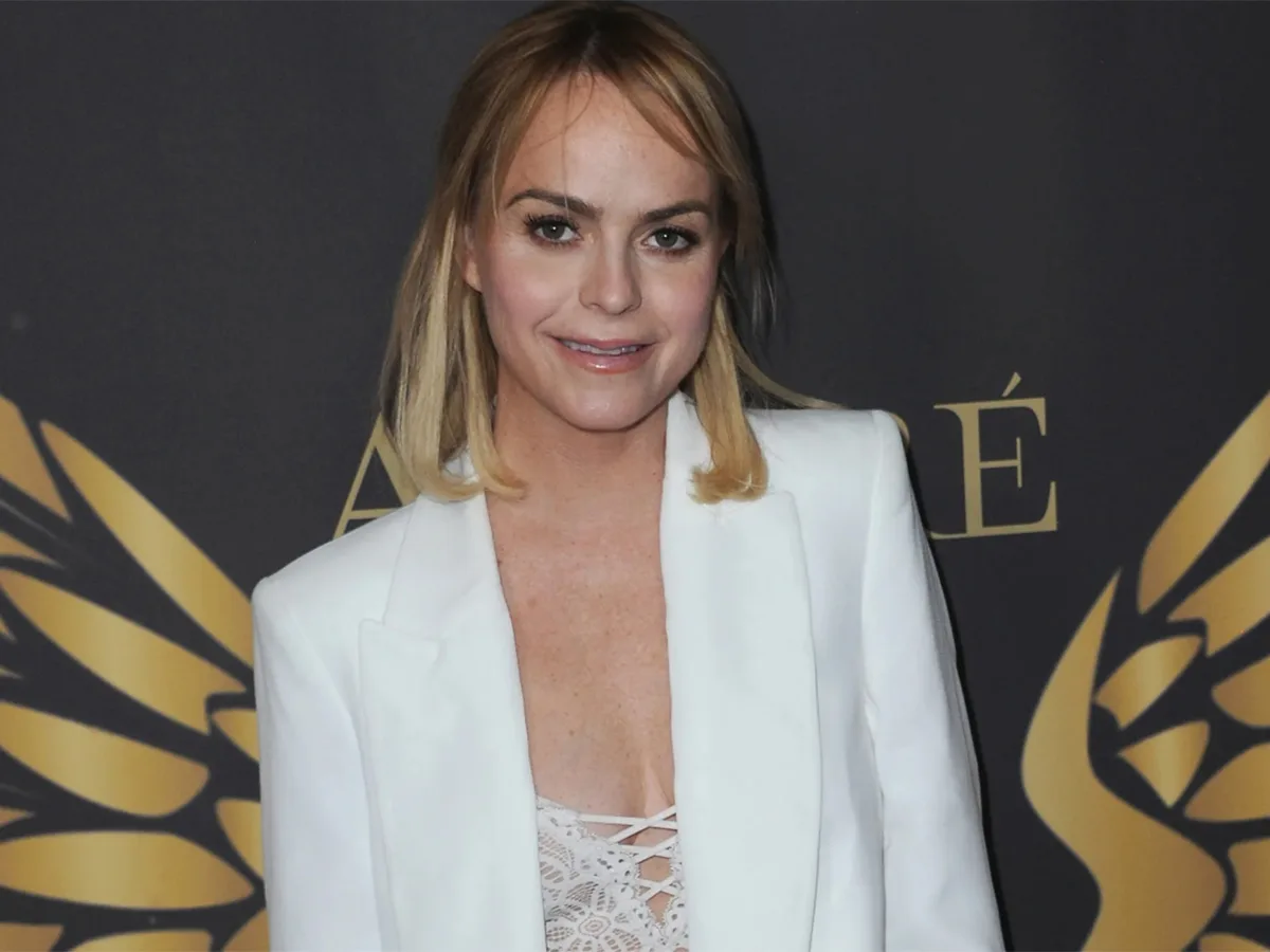 Подруга Бритни Спирс устроила танцы без одежды0