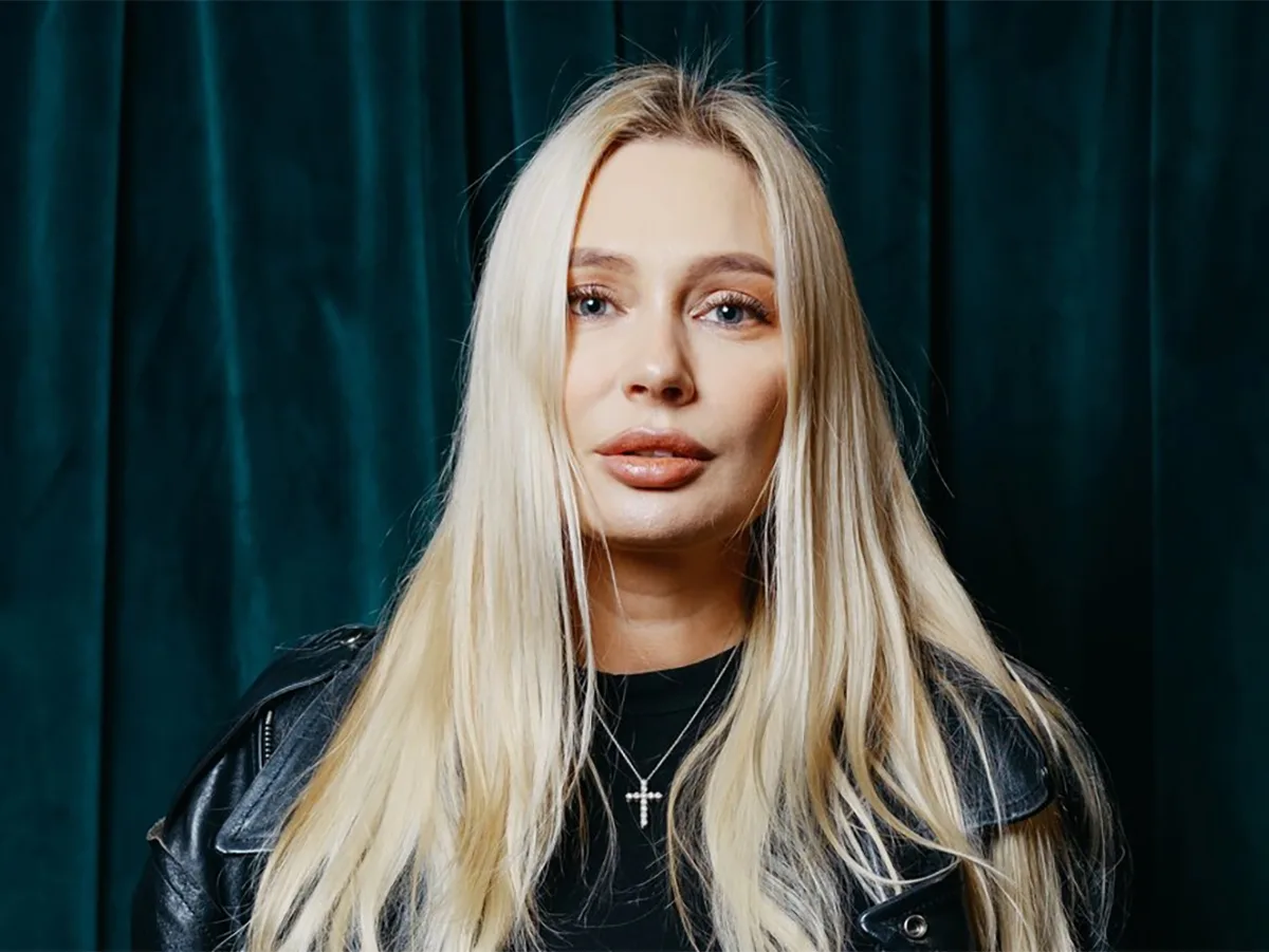 Звезда «Универа» снялась без бюстгальтера0