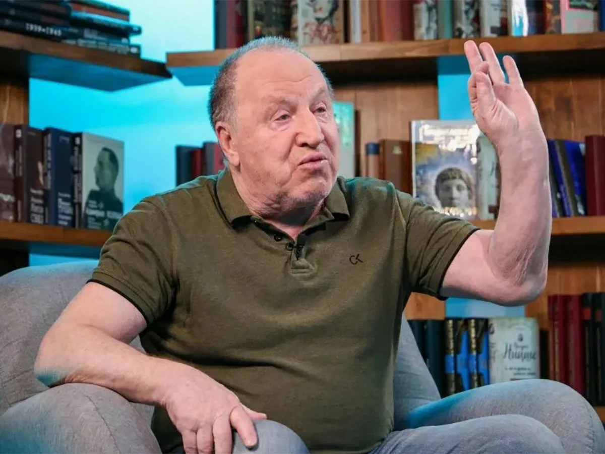 Актёра Владимира Стеклова экстренно прооперировали из-за рака0