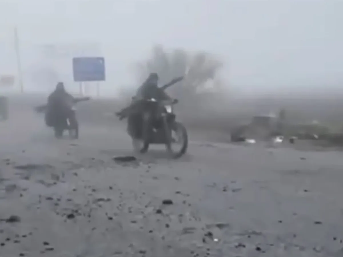 «Добро пожаловать во вселенную Безумного Макса»: колонна штурмовиков ВС РФ зашла в Покровск, попав на видео0