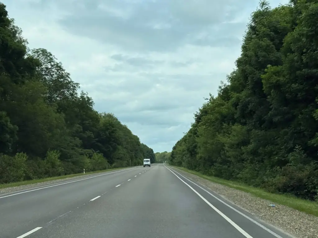 Верховный суд поставил точку: вот когда на самом деле обгон через сплошную разрешен законом