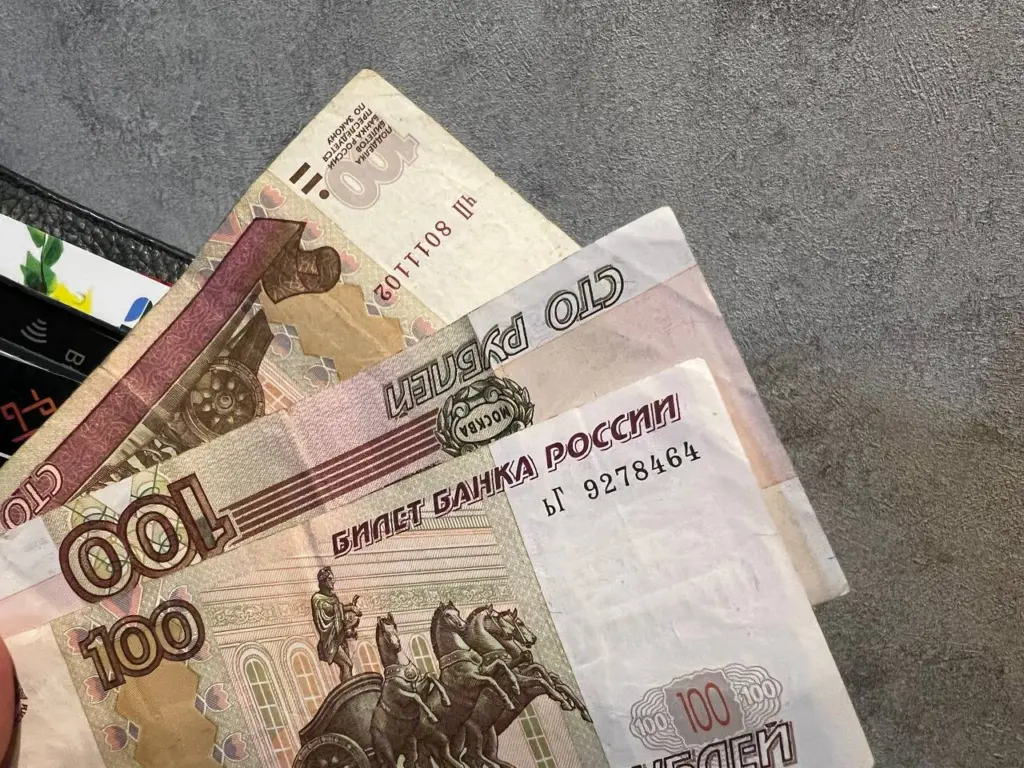 Граждан призвали снять деньги с накопительных счетов: что случилось