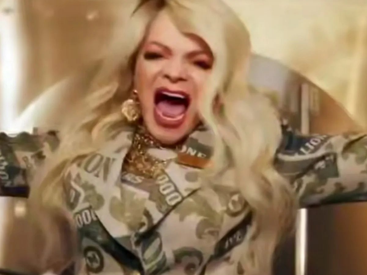 Долина на видео с криком «За деньги да» вызвала шквал негодования и хейта0