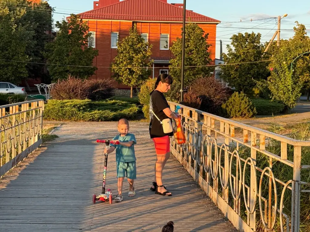 Это потрясающе красивое имя для мальчика входит в моду: так сейчас родители называют новорожденных — переводится как «победитель»