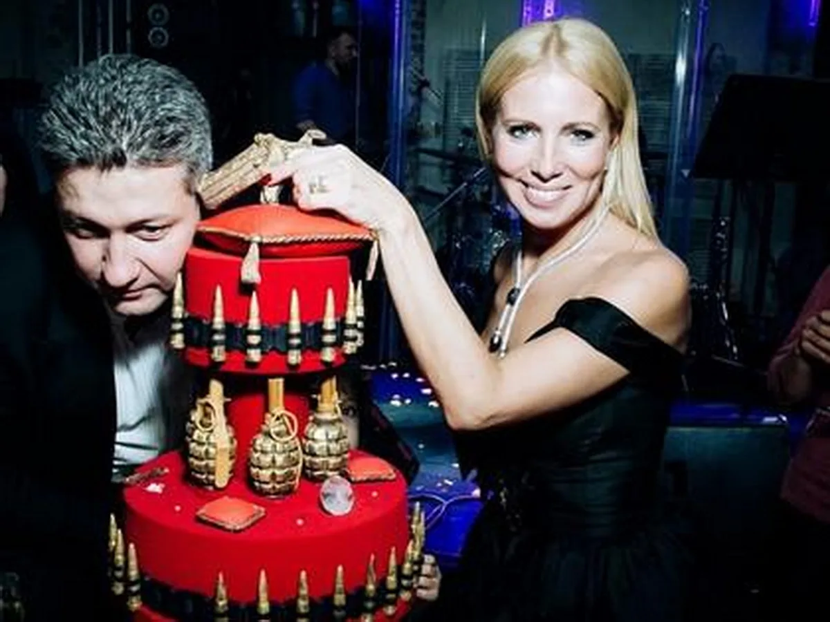 Экс-супруга Тимура Иванова осужденного на 13 лет сменила фамилию и продолжает жить в роскоши0