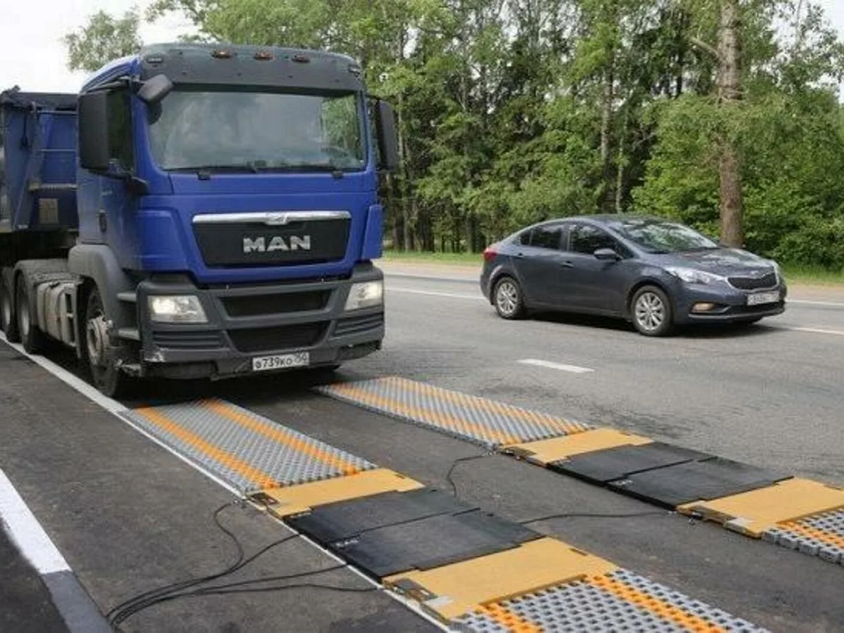 Владельцы легковых авто получают штрафы до 600 тысяч из-за водителей фур 0