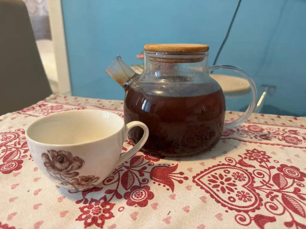 Только такой чай советуют пить каждый день: очищает организм и продлевает жизнь