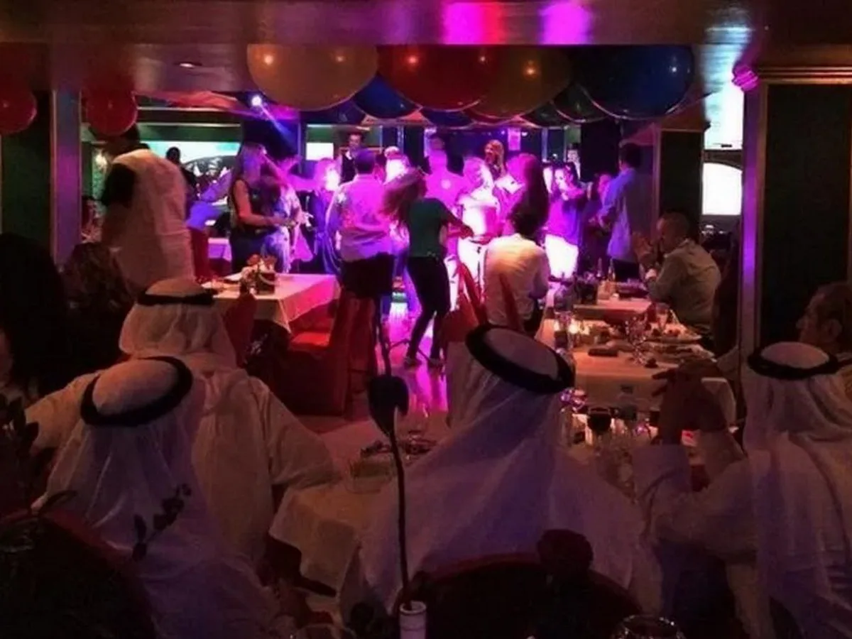 Школьниц из России приглашают в Дубай на закрытые вечеринки с шейхами0