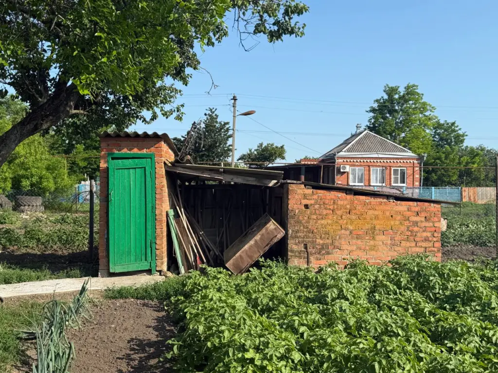 Сода «Прошлый век»: ушлый инженер назвал 2 средства для очистки выгребной ямы — даже откачивать не придется