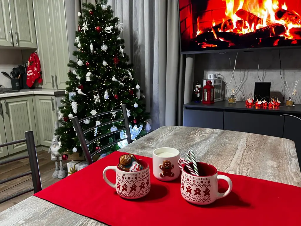 Как оформить интерьер к Новому году 2026: минимализм, природные материалы и основные оттенки