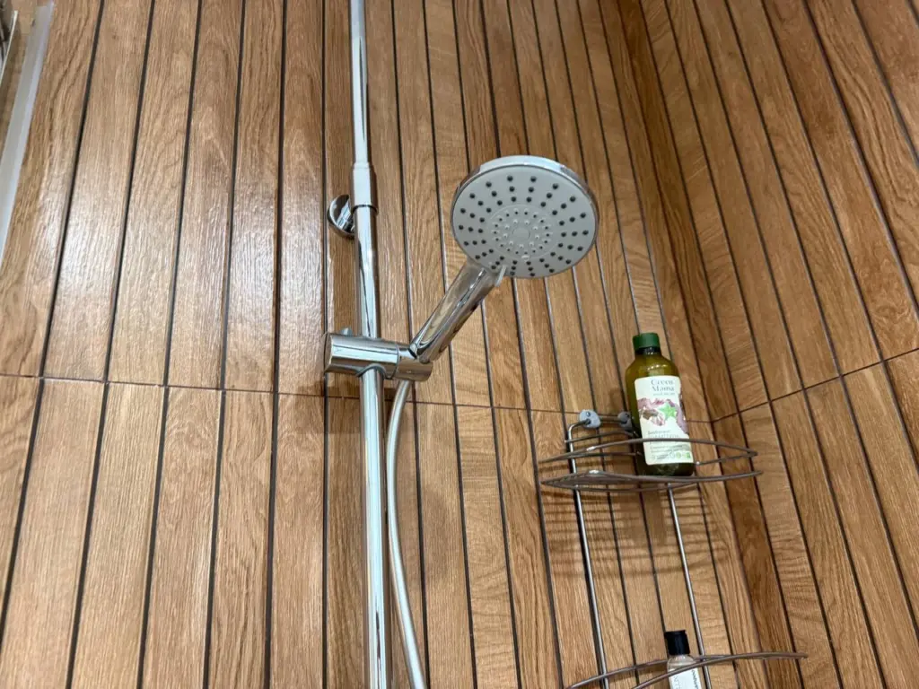 Штраф в размере 2 500 рублей и полная разборка – новые санкции в сфере ЖКХ вступили в силу для владельцев, у которых установлено это в ванной