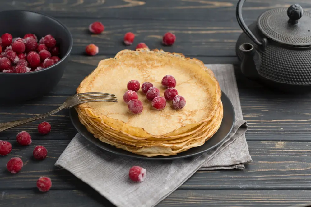 Беру манку и кефир — мой рецепт идеальных блинов. Точно получится даже у новичков