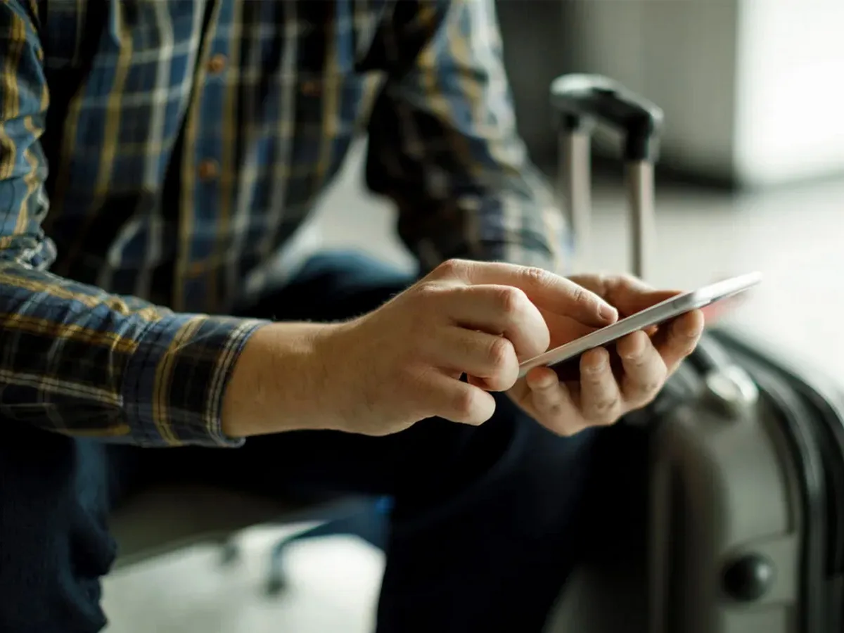 Коллапс в аэропортах, активизация мошенников: вызвавший хаос режим «охлаждения» сим-карт разнесли в Госдуме0