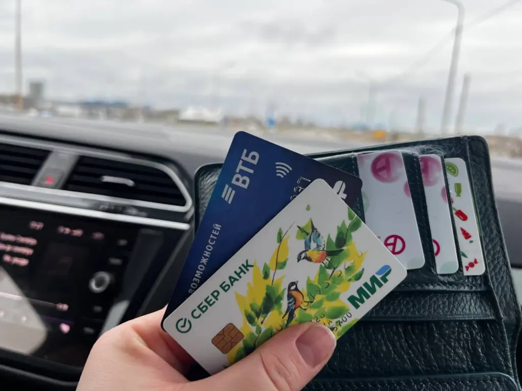 Налоговая служба приступила к широкомасштабной проверке переводов граждан России – владельцам карт добавляют проценты