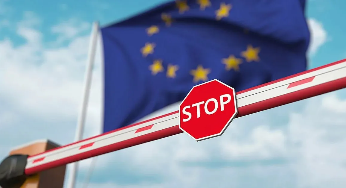 ЕС закрывает двери: Россиянам больше не дают многократные визы - Politico