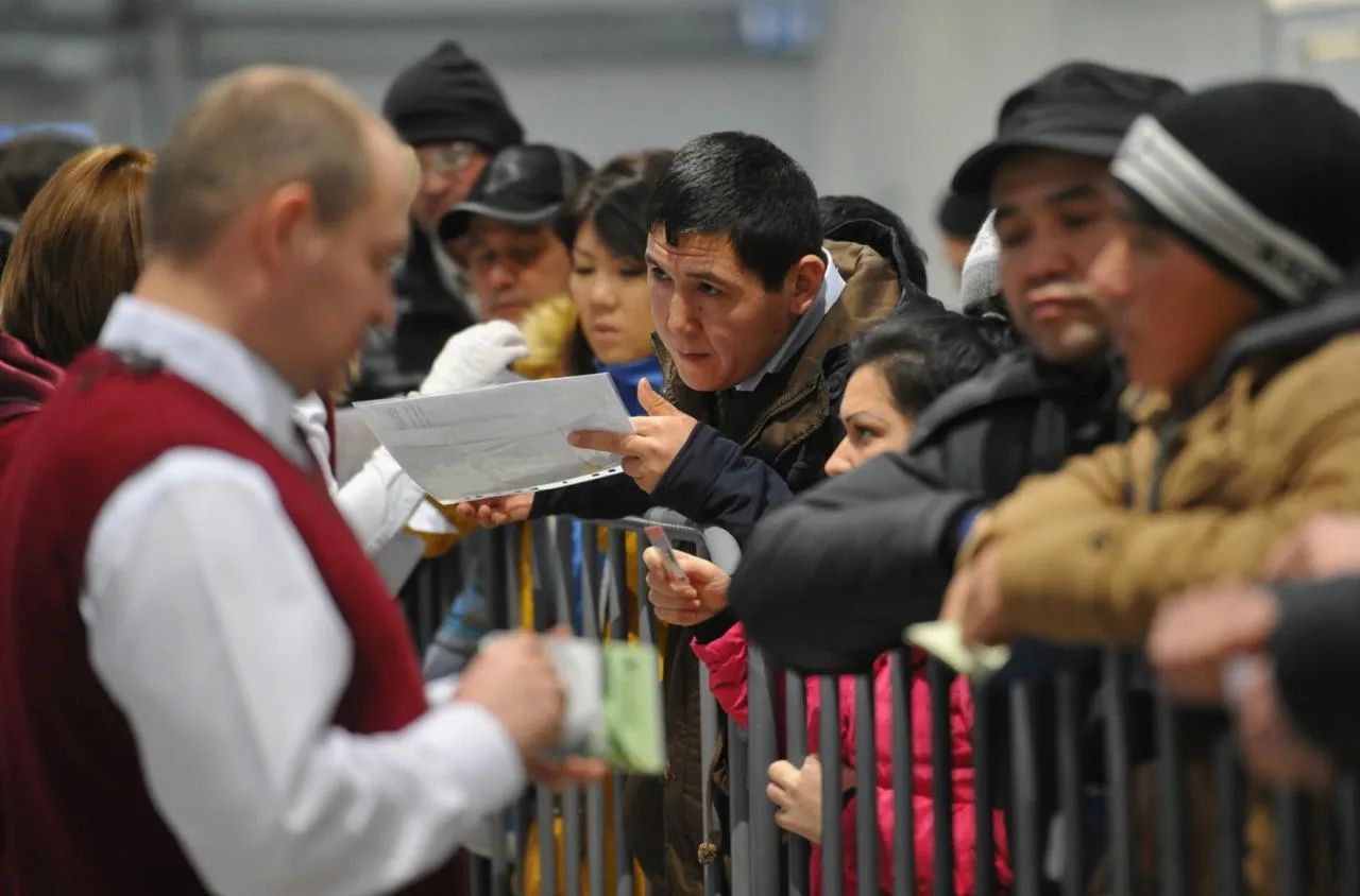 Мигрантам объявили построение – МВД предлагает завозить их по спискам