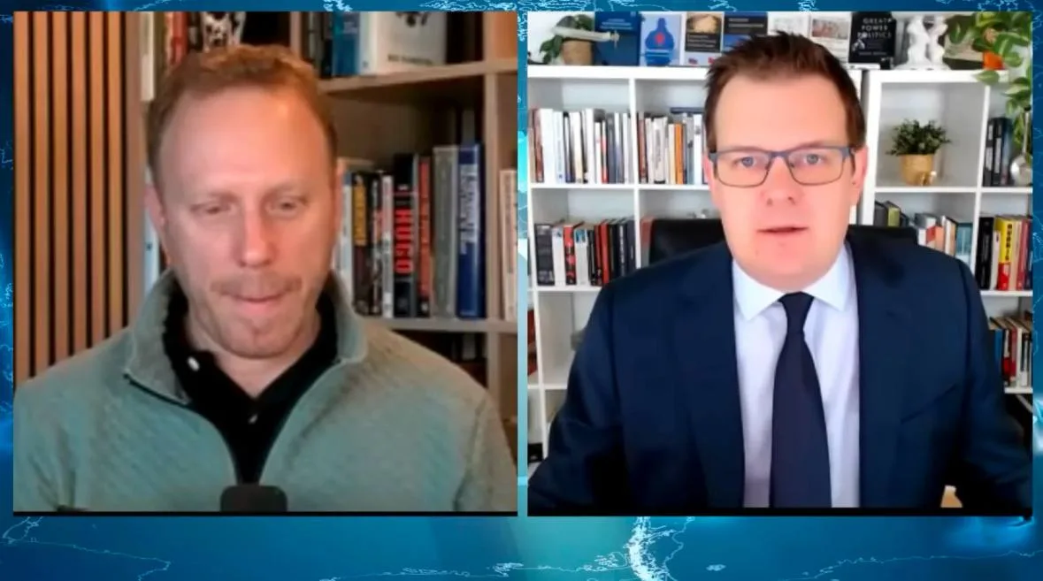 Американский журналист и политический обозреватель Макс Блументаль разбирает надвигающееся вторжение США в Венесуэлу как безрассудную катастрофу, поддерживаемую корпорациями