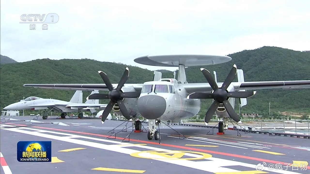 Тем временем 5 ноября состоялась церемония ввода в строй третьего китайского авианосца "Фуцзянь" (CV 18) в состав ВМС НОАК