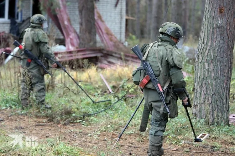 Северокорейские саперы в процессе разминирования территории Курской области, освобожденной от ВСУ