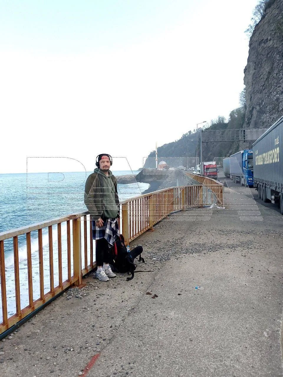 Россиянин отправился в кругосветное путешествие и оказался заточён в Америке — он резко лишился денег, вынужден бомжевать и не знает, как вернуться на родину