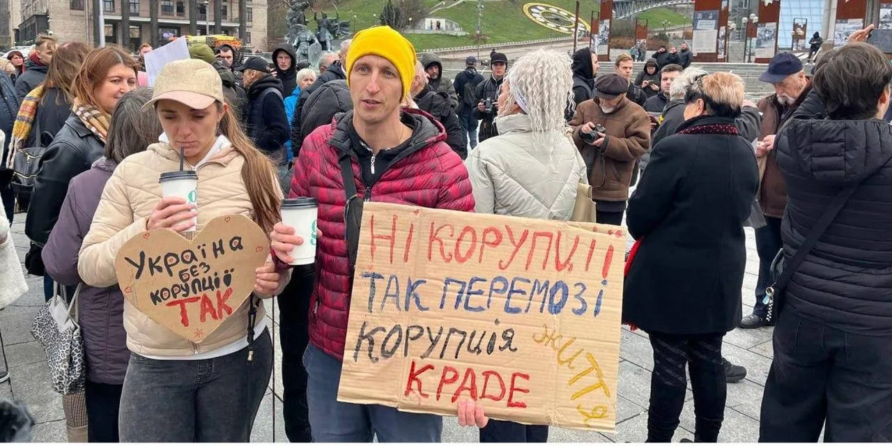 В Киеве требуют отставки Зеленского