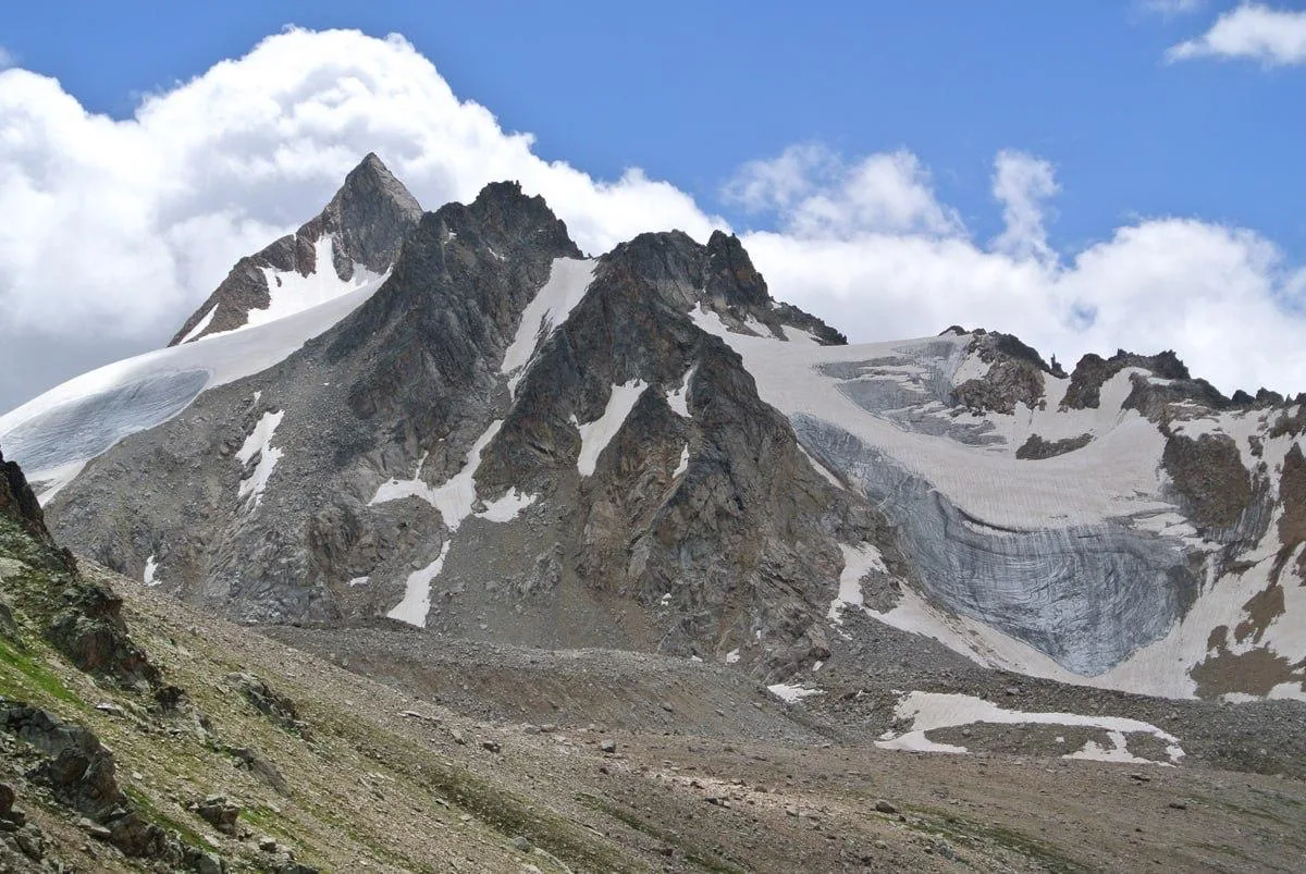 Стройка на курортах "Архыз" и "Эльбрус" на стопе третий год подряд — десятки обещанных объектов так и не появились, несмотря на выделенные СКФО 40 миллиардов