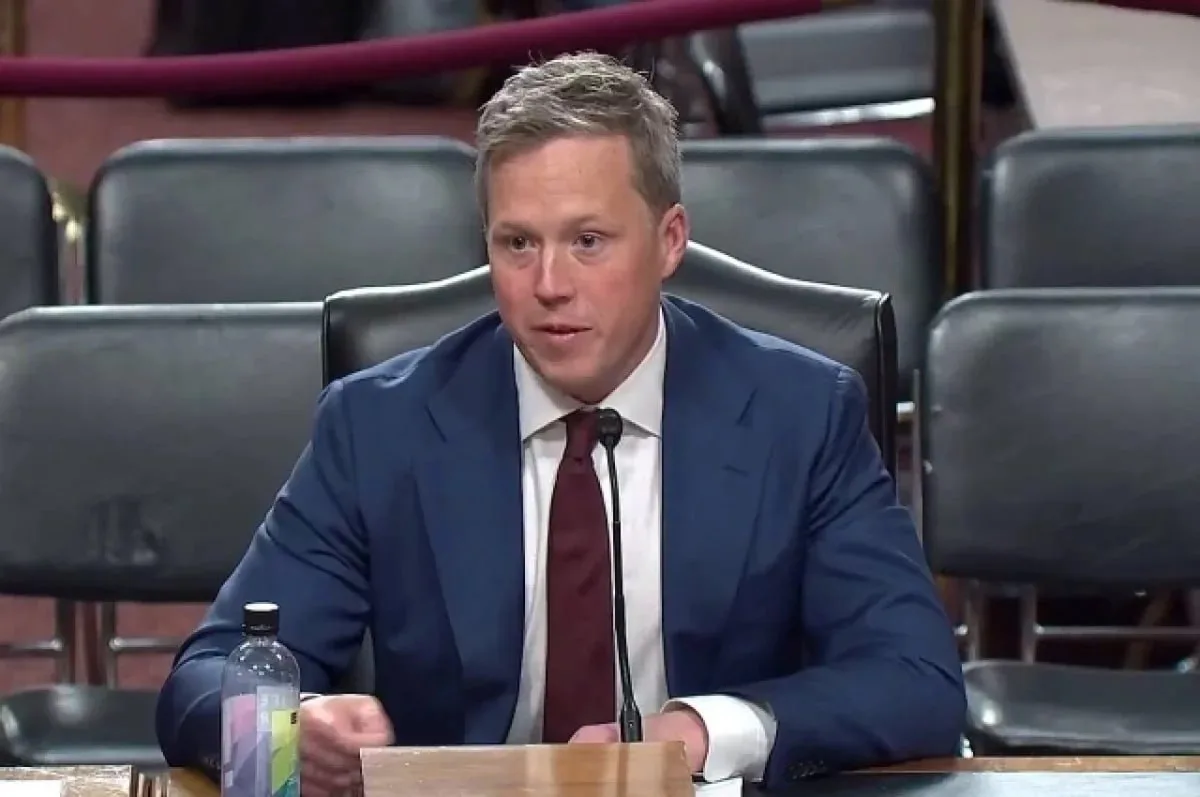 По сообщениям украинских СМИ, министр армии США Дэниел Дрисколл в ходе визита в Киев дал прогноз касательно сроков полного перехода Донбасса под контроль России, оценив его в 12 месяцев