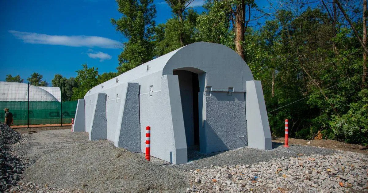 Укрытия на Украине могут вместить только половину населения, — глава МВД Клименко