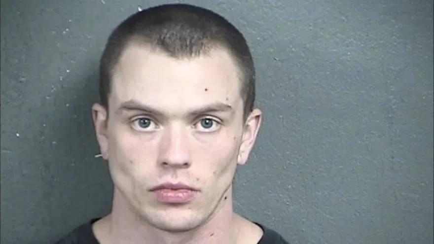 В США арестовали нацгвардейца по обвинению в попытке продажи России радиостанции с вертолета и фотографировании базы, сообщает Минюст США