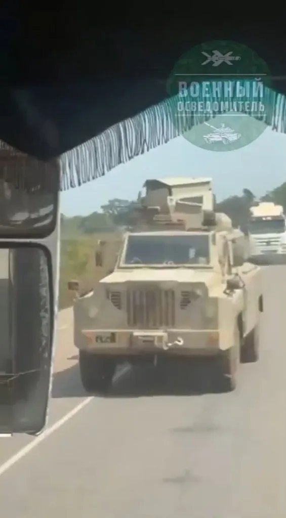 Броневики Norinco VP11, пикапы и вертолеты Ми-8 «Африканского Корпуса» ВС РФ сопровождают огромную колонну бензовозов по пути к столице Мали городу Бамако