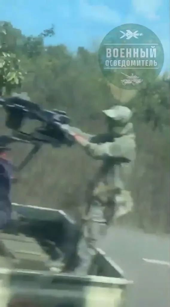 Броневики Norinco VP11, пикапы и вертолеты Ми-8 «Африканского Корпуса» ВС РФ сопровождают огромную колонну бензовозов по пути к столице Мали городу Бамако