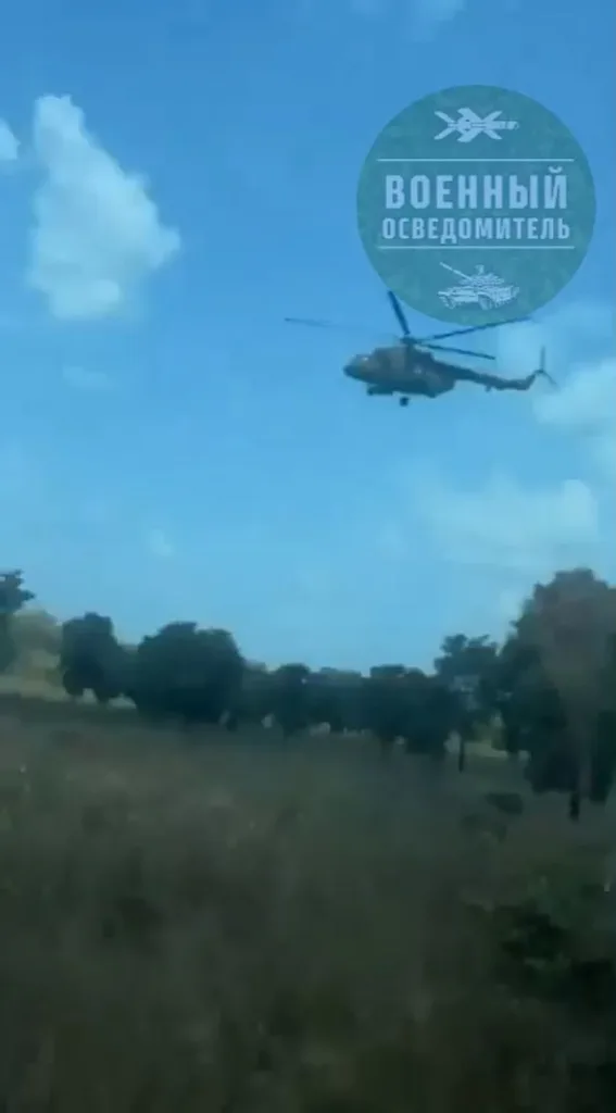 Броневики Norinco VP11, пикапы и вертолеты Ми-8 «Африканского Корпуса» ВС РФ сопровождают огромную колонну бензовозов по пути к столице Мали городу Бамако