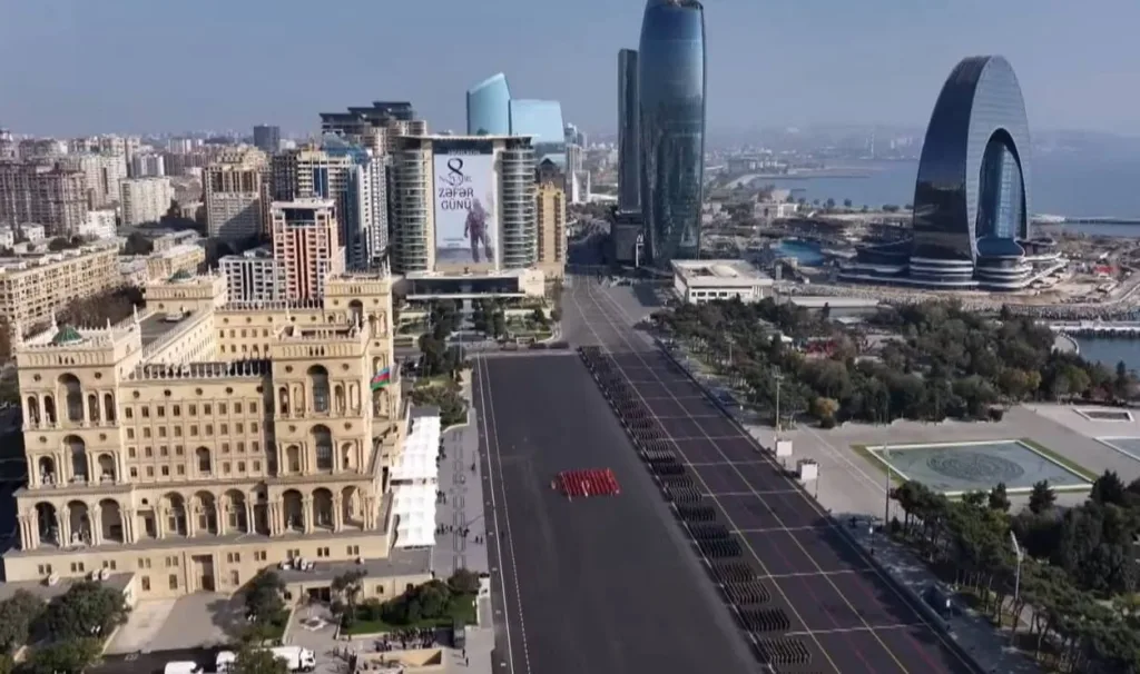 Алиев высмеял армян на параде в Азербайджане