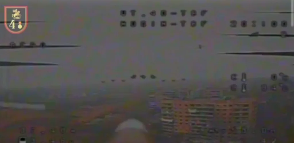 Редкие кадры удара по позициям украинских дроноводов в Константиновке: сразу три ФАБ-500 с УМПК поражают цель практически одновременно